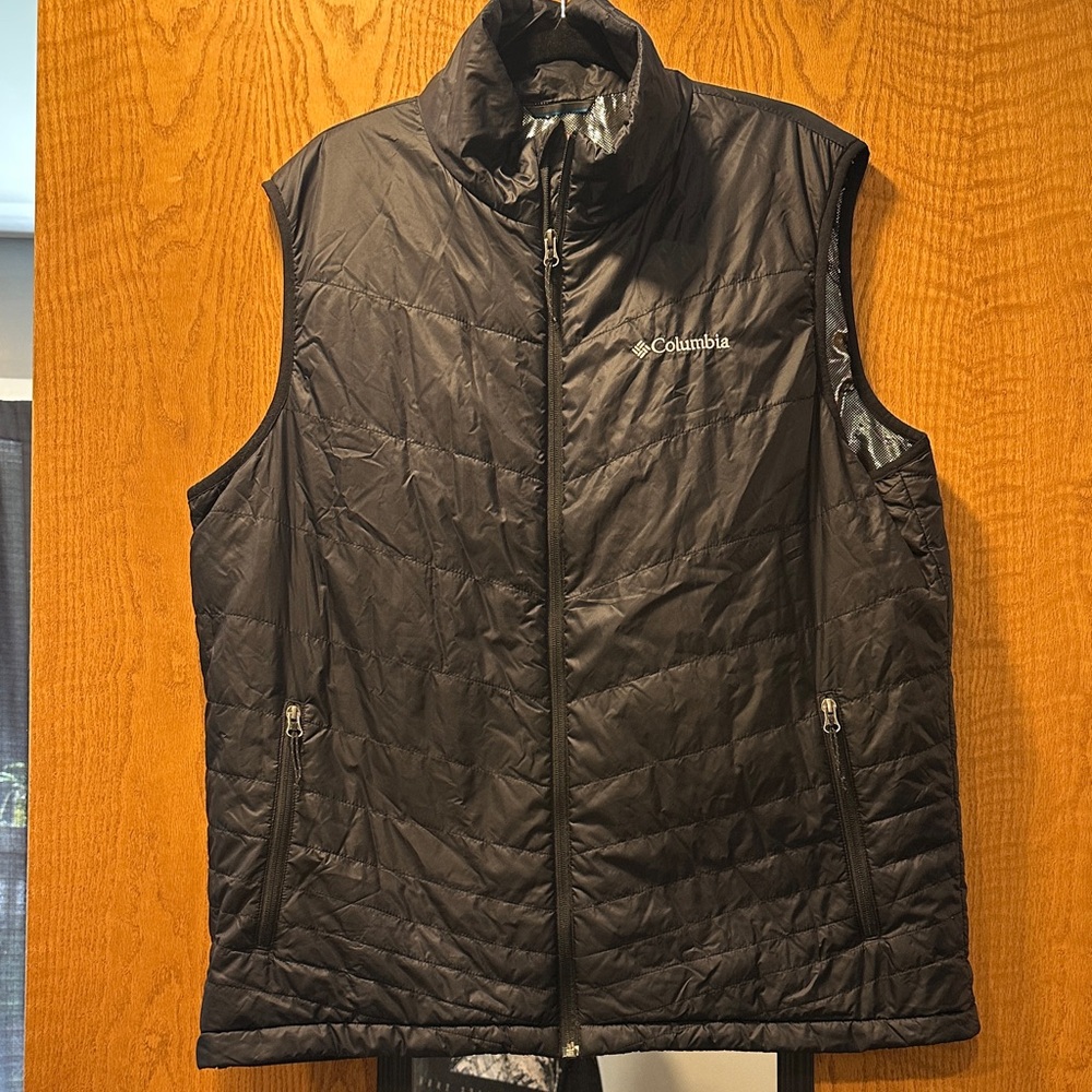 Columbia Men's Dark Quilted Vest